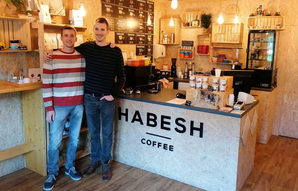 Martin a Michal v Habesh Coffee na Vlčincoch